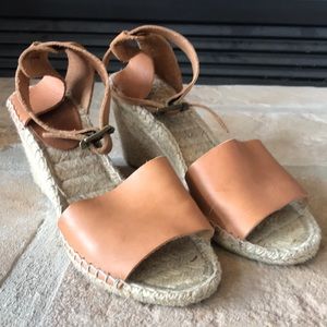 {Picon} Camel Leather Wedges w/ Bronze Buckle.